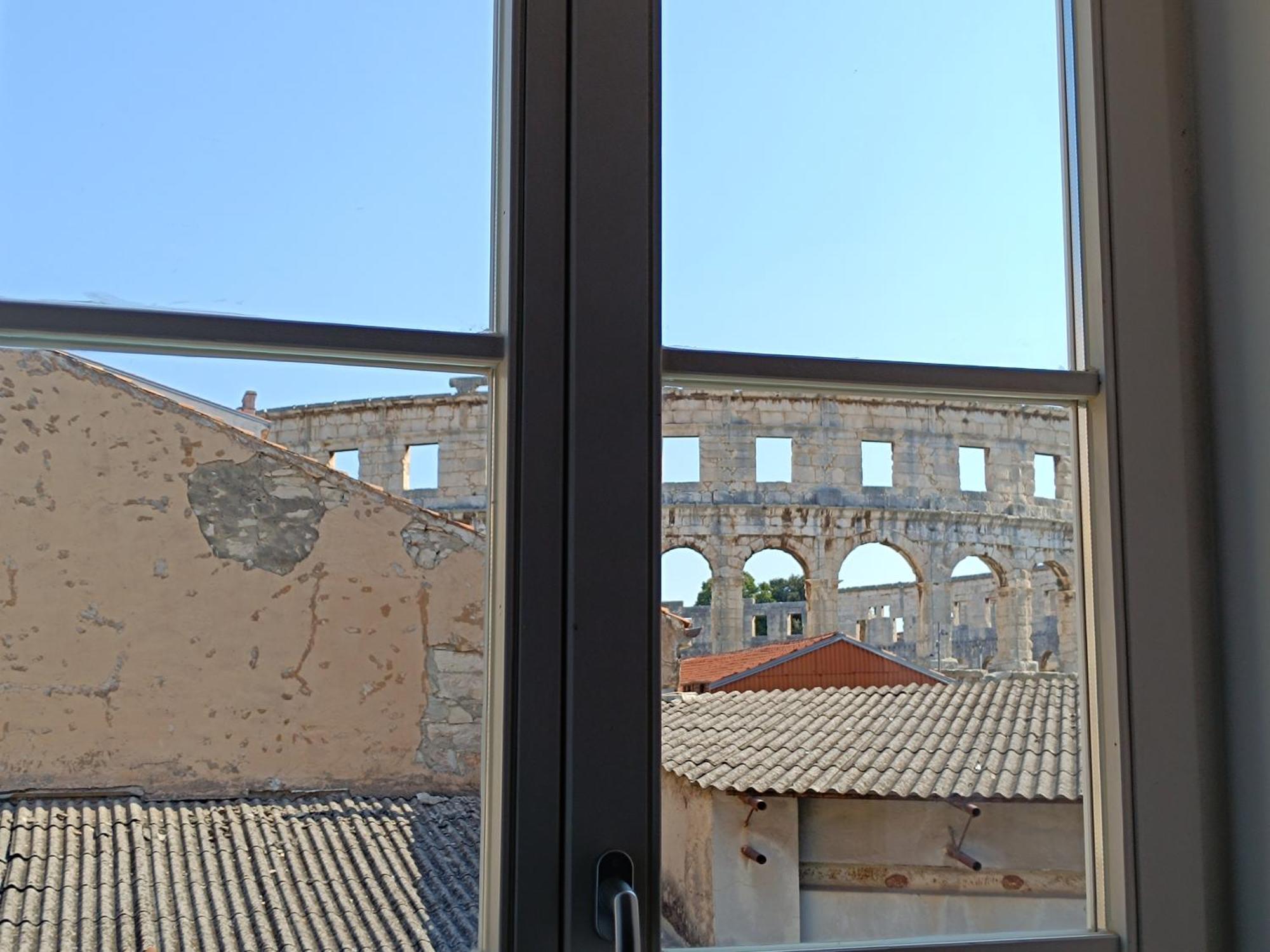 D&A Amphitheatre Premium Apartments With Free Parking PUY Eksteriør bilde