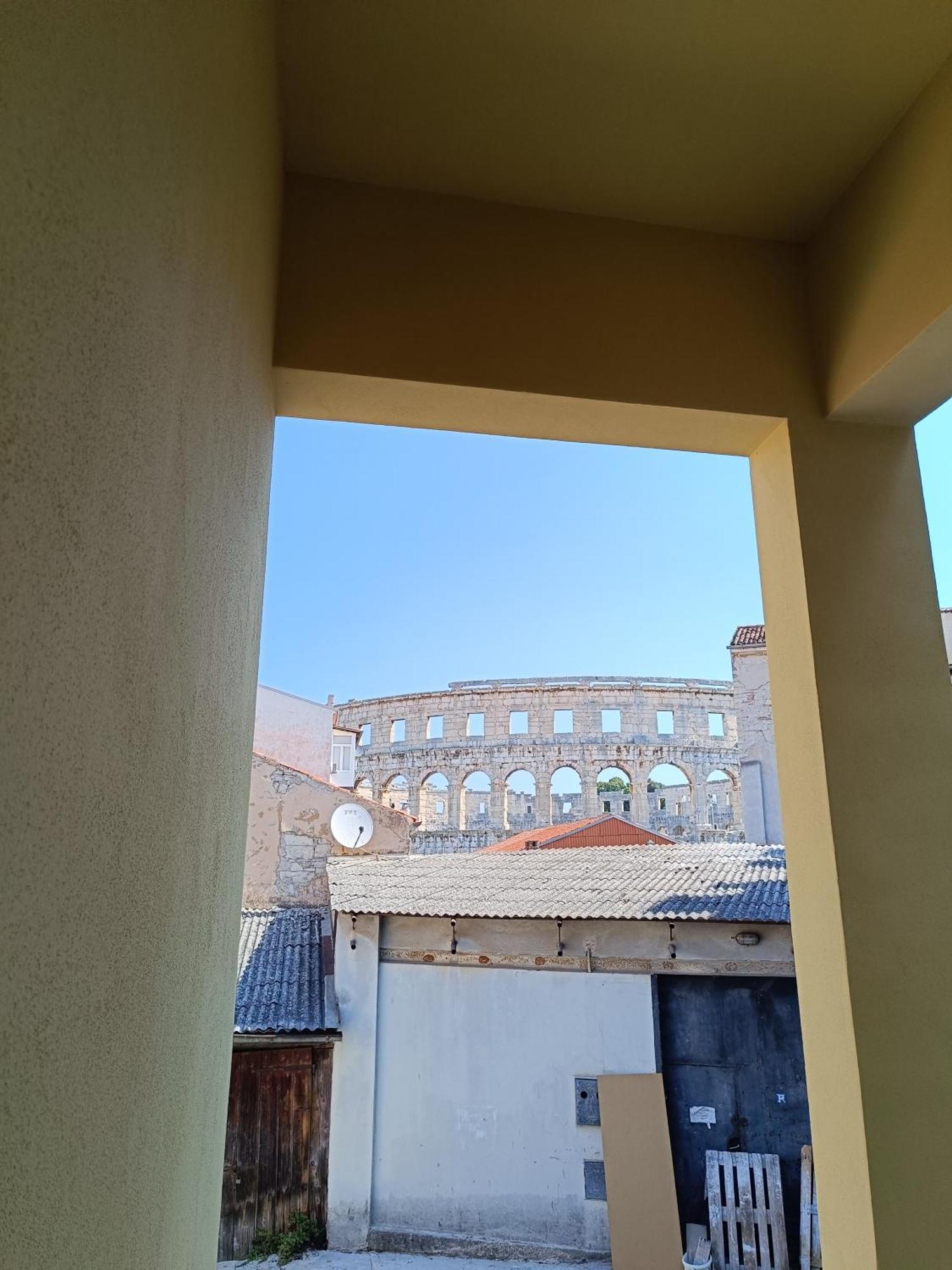 D&A Amphitheatre Premium Apartments With Free Parking PUY Eksteriør bilde