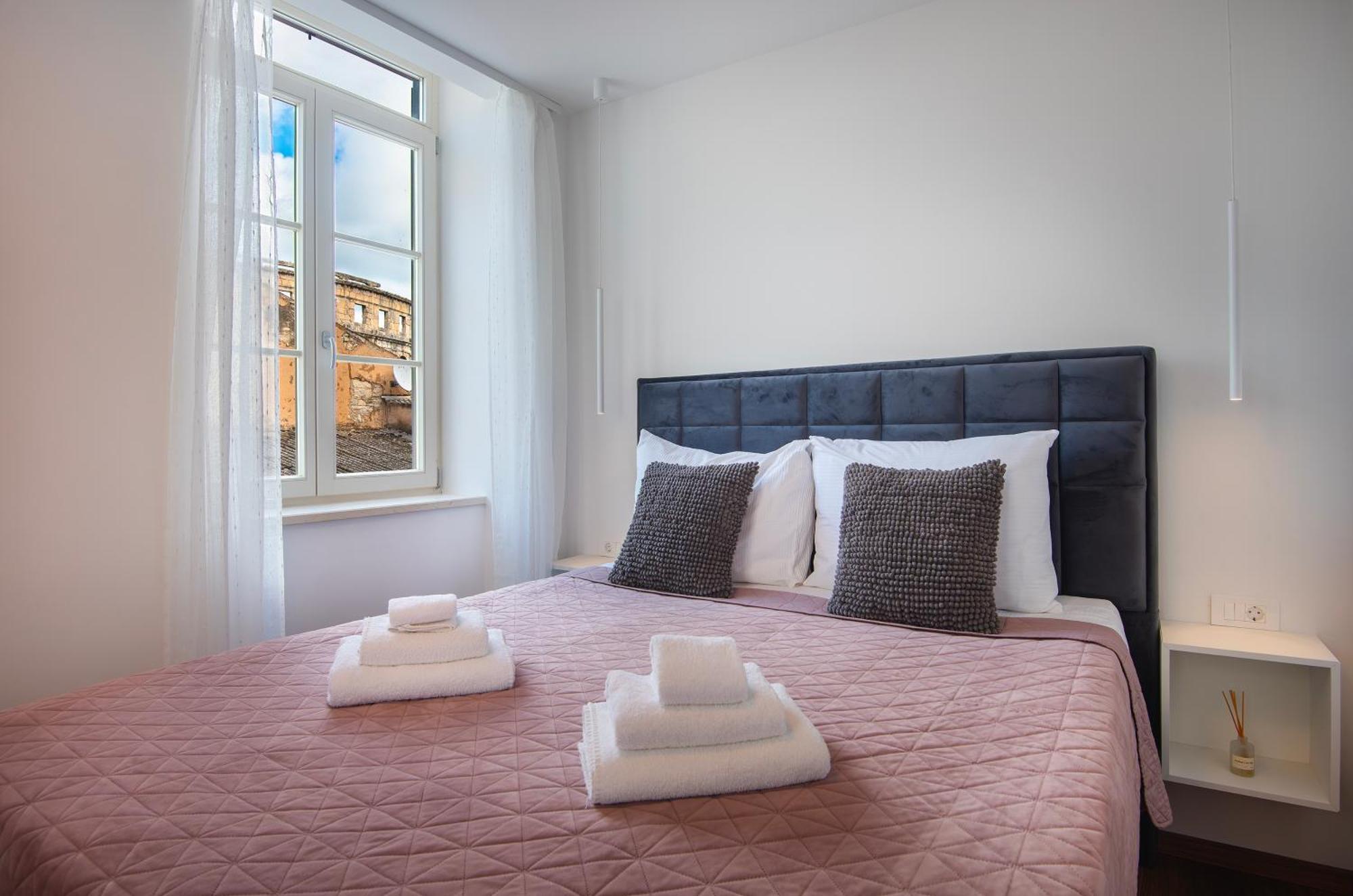 D&A Amphitheatre Premium Apartments With Free Parking PUY Eksteriør bilde