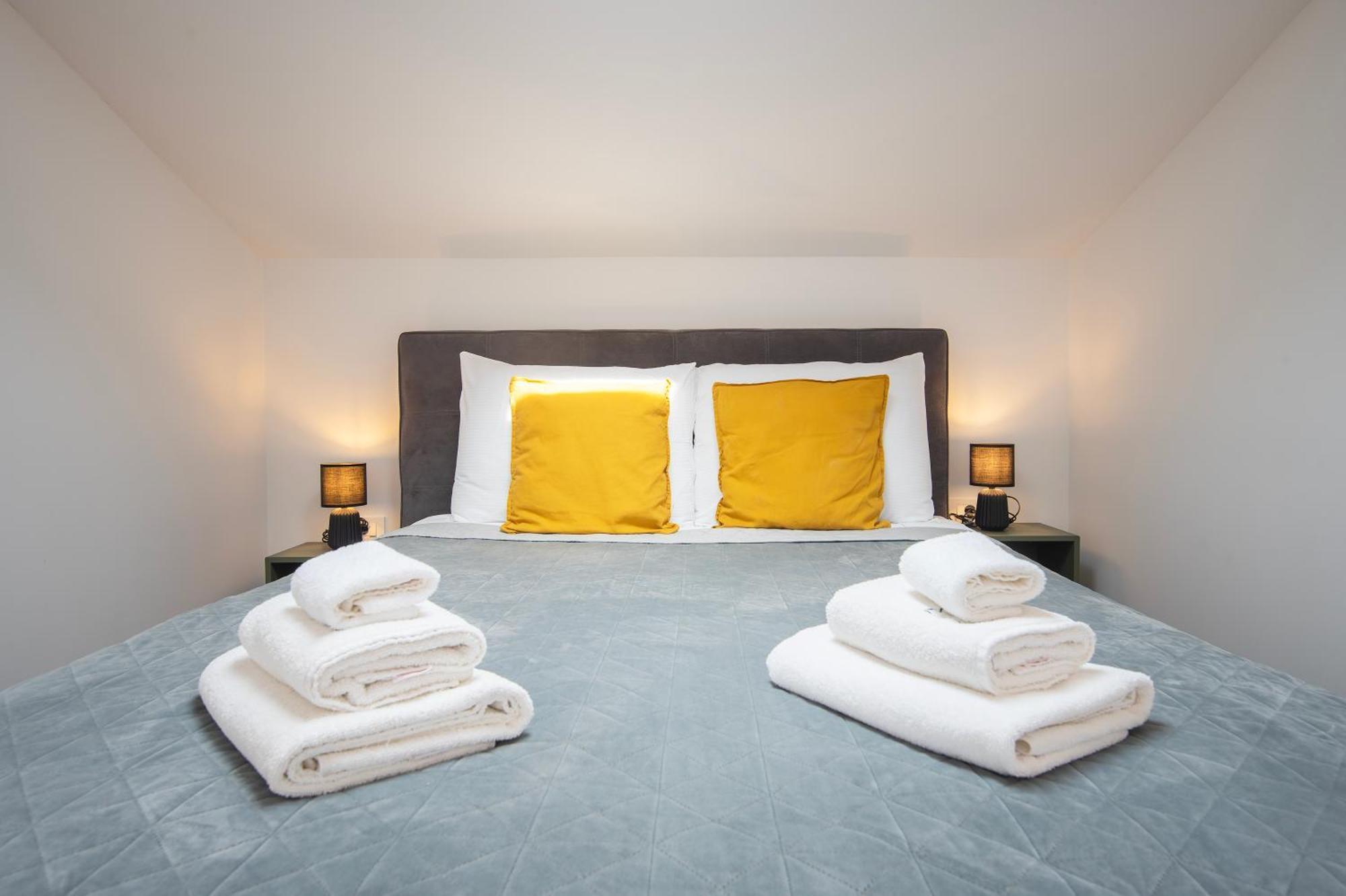 D&A Amphitheatre Premium Apartments With Free Parking PUY Eksteriør bilde