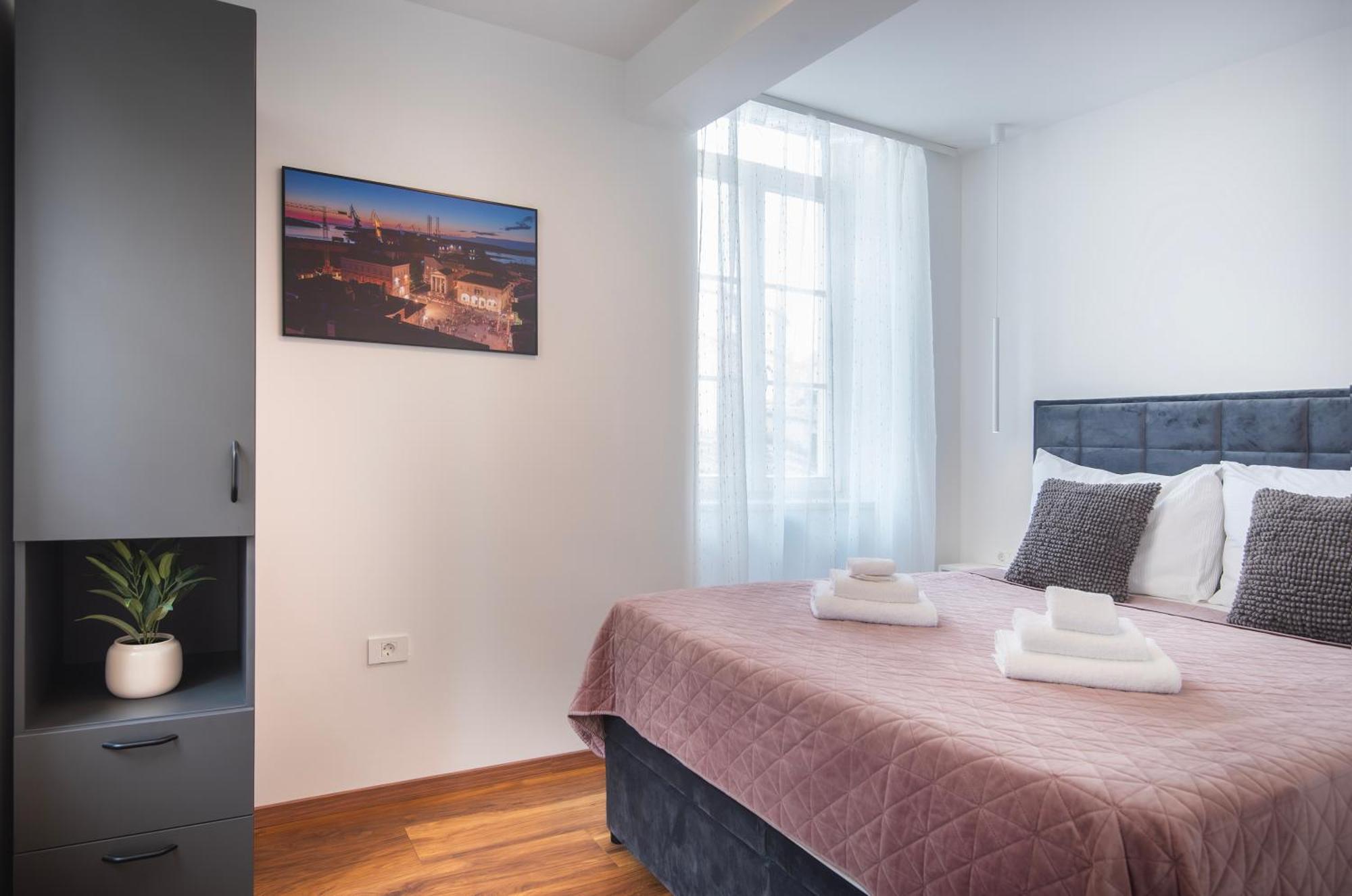 D&A Amphitheatre Premium Apartments With Free Parking PUY Eksteriør bilde